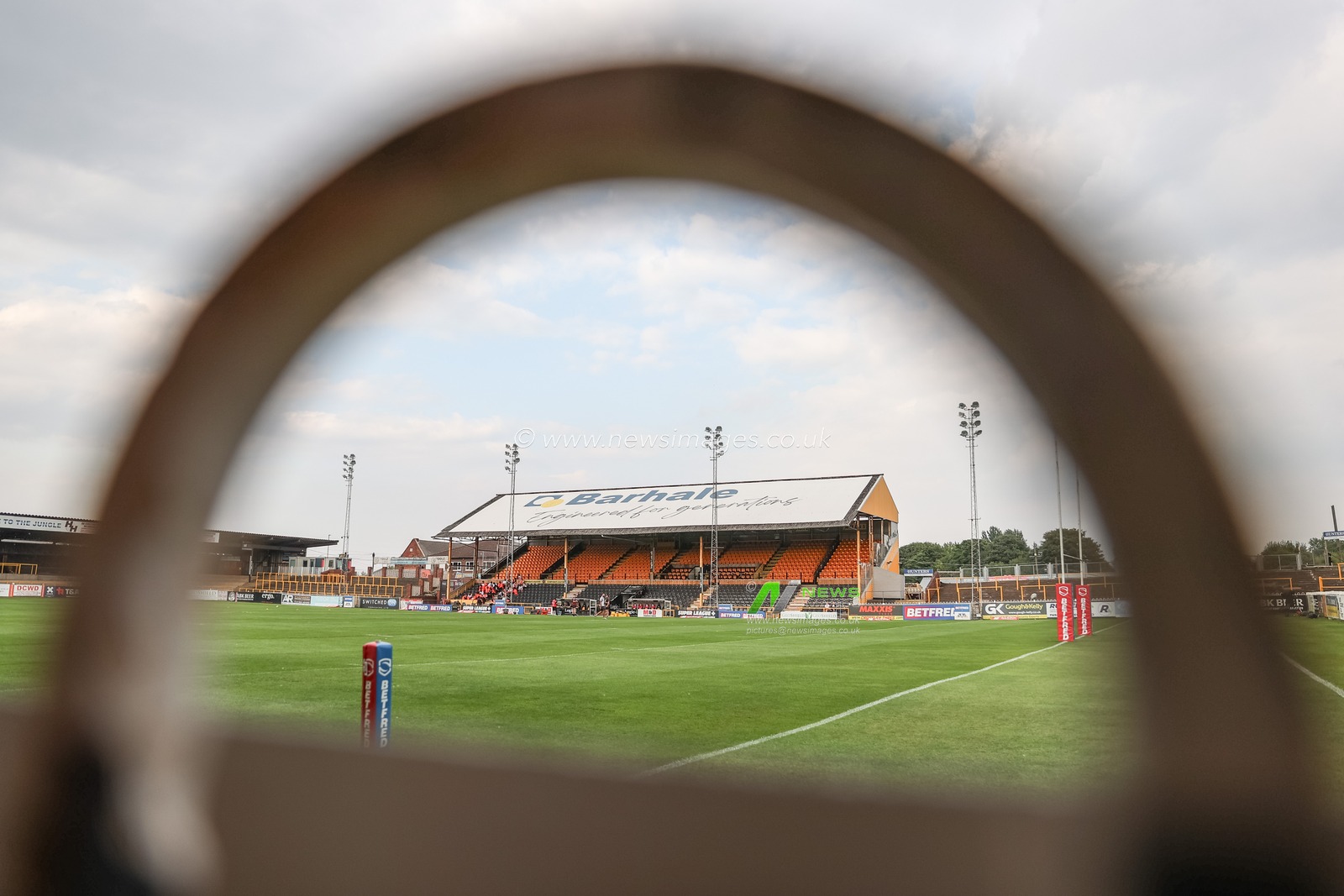 A general view of The Mend-A-Hose Jungle through the arch on the old mettle railings ahead of the Betfred Super League Round 20 match Castleford Tigers vs Leigh Leopards at The Mend-A-Hose Jungle, Castleford, United Kingdom, 1st August 2024

(Photo by Mark Cosgrove/News Images)