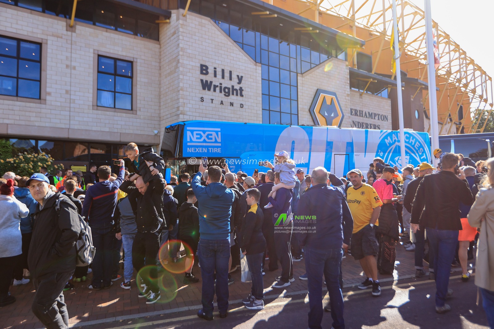 Manchester City team bus arrives at Molineux before the Premier League match Wolverhampton Wanderers vs Manchester City at Molineux, Wolverhampton, United Kingdom, 17th September 2022

(Photo by Conor Molloy/News Images)