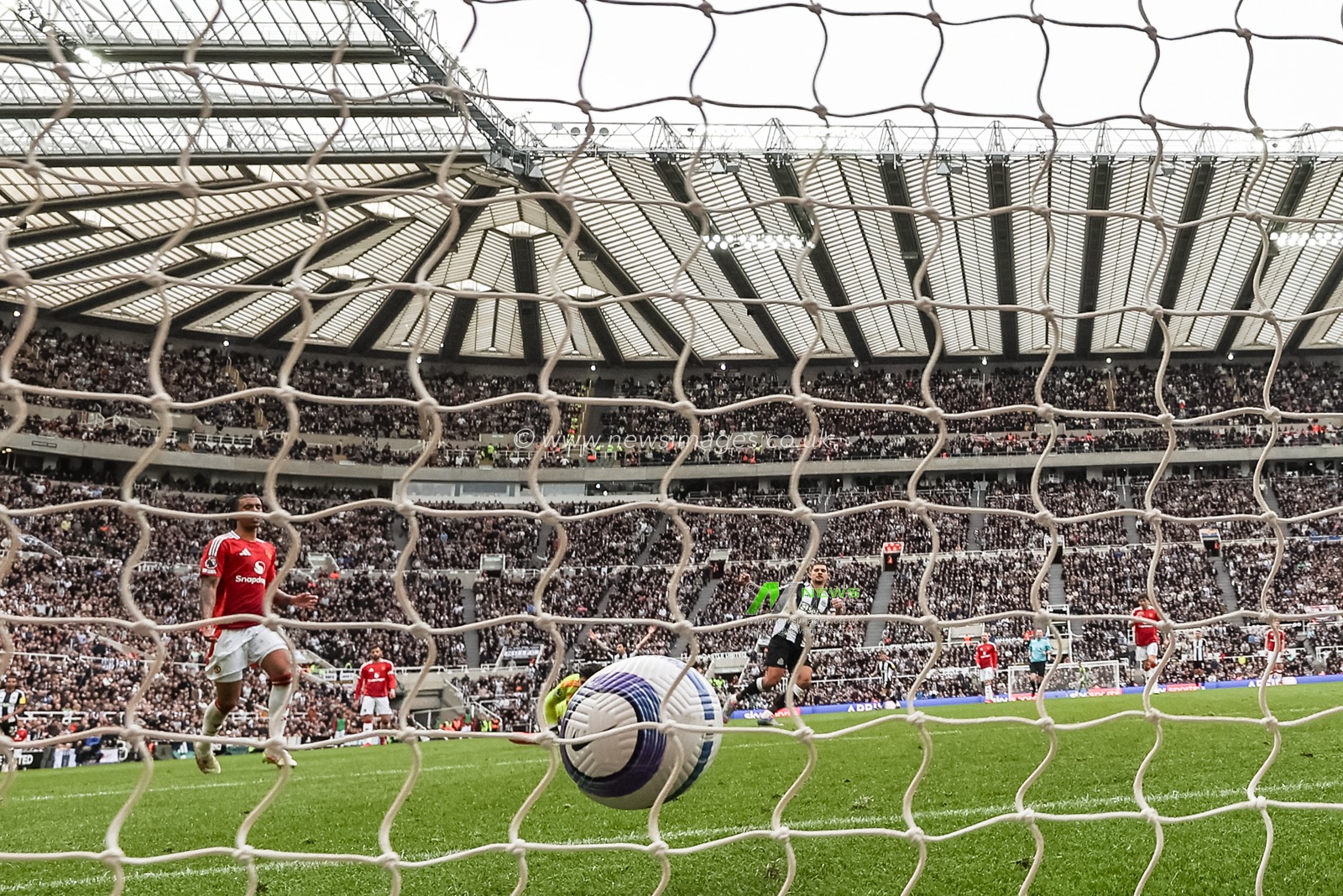 Bruno GuimarÃ£es of Newcastle United scores to make it 4-1 during the Premier League match Newcastle United vs Manchester United at St. James's Park, Newcastle, United Kingdom, 13th April 2025

(Photo by Mark Cosgrove/News Images)