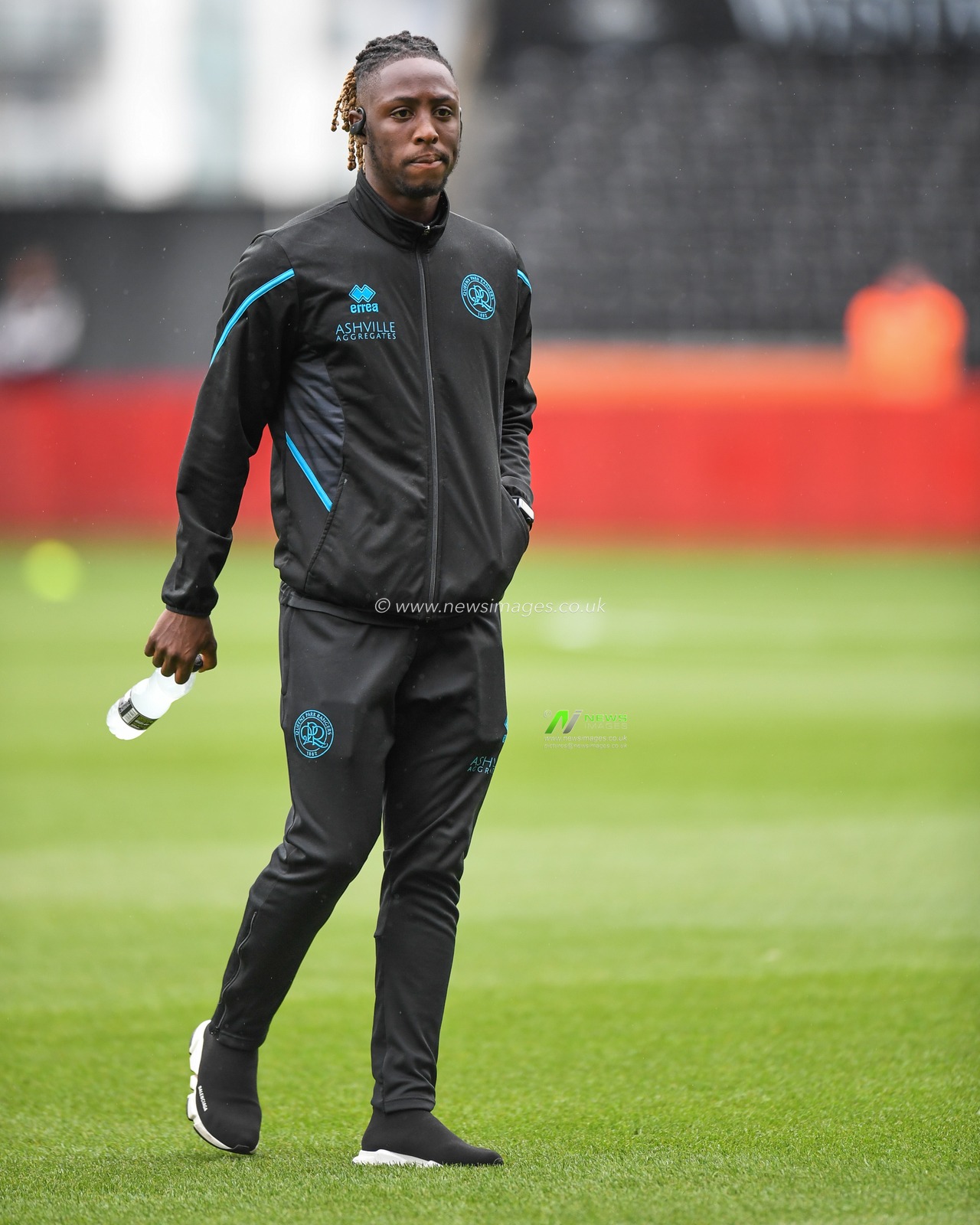 Osman Kakay #2 of QPR pre match pitch inspection during the Sky Bet Championship match Swansea City vs Queens Park Rangers at Swansea.com Stadium, Swansea, United Kingdom, 3rd September 2022

(Photo by Mike Jones/News Images)