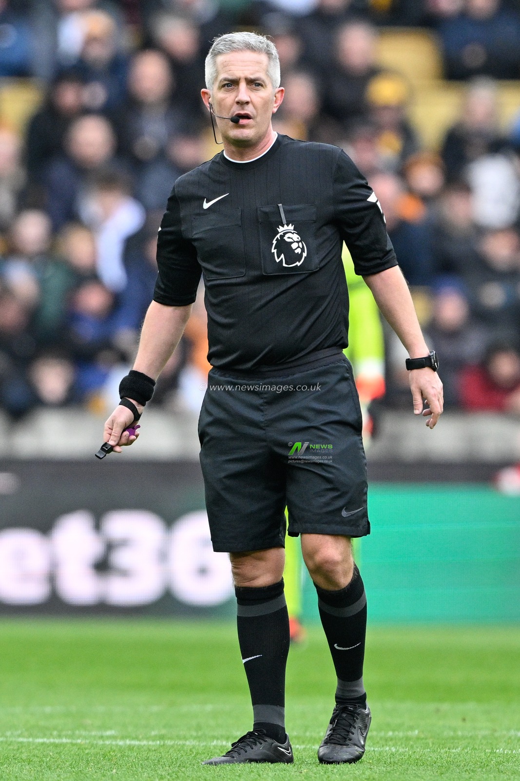 Referee Darren Bond during the Premier League match Wolverhampton Wanderers vs Sheffield United at Molineux, Wolverhampton, United Kingdom, 25th February 2024

(Photo by Cody Froggatt/News Images)