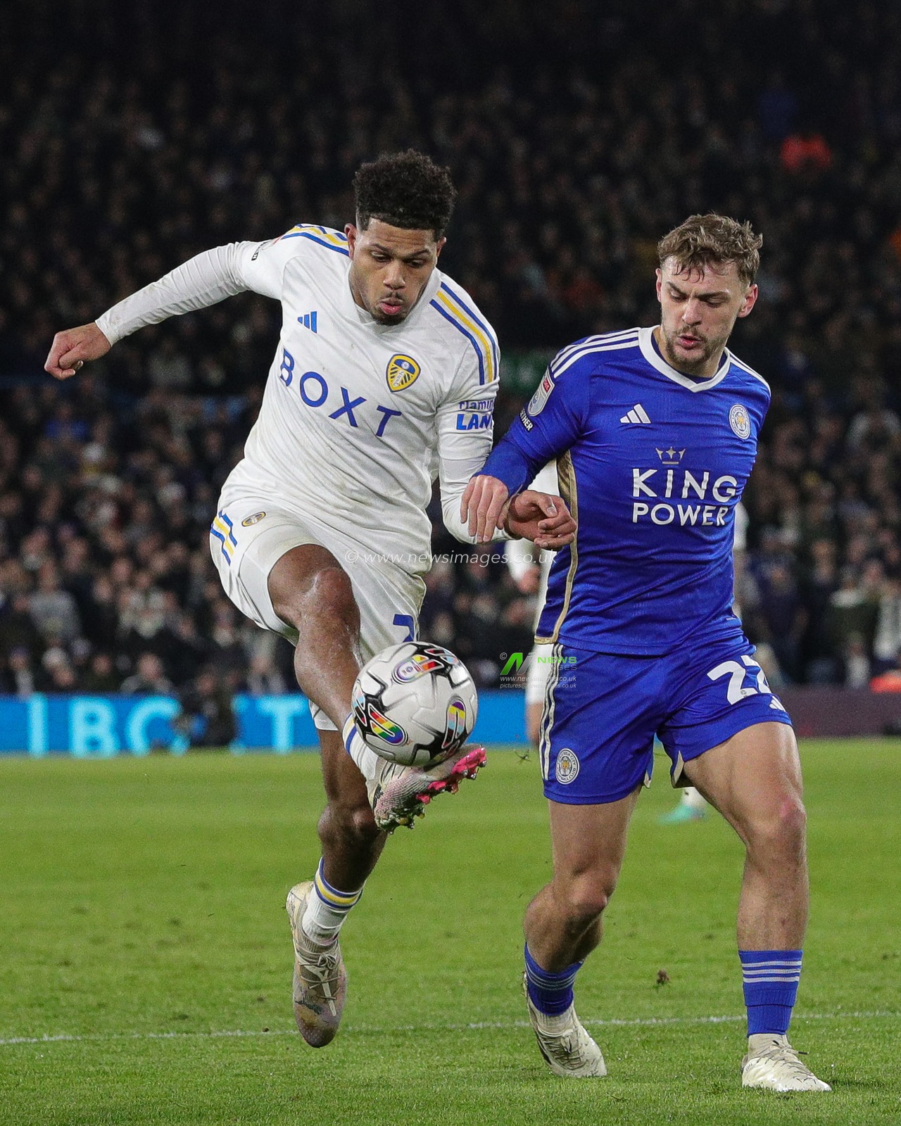 Georgina Rutter of Leeds United and Kiernan Dewsbury-Hall of Leicester City battle for the ball during the Sky Bet Championship match Leeds United vs Leicester City at Elland Road, Leeds, United Kingdom, 23rd February 2024

(Photo by James Heaton/News Images)