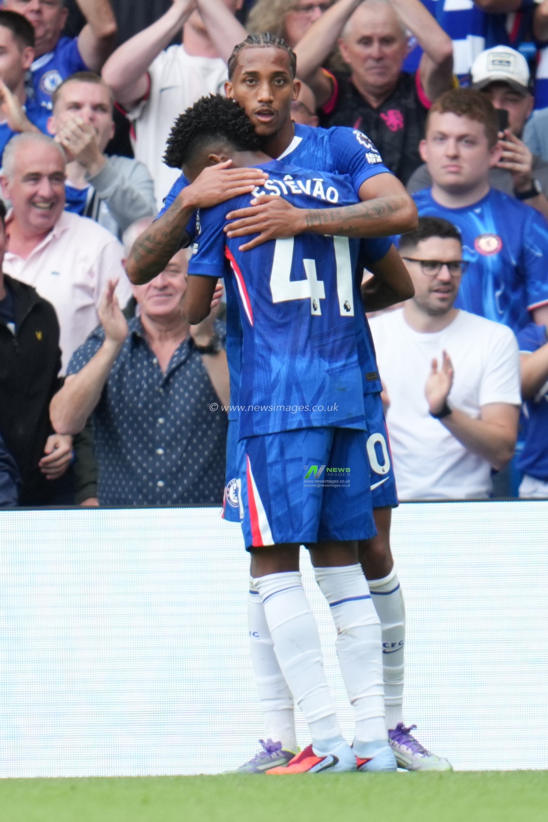 Joao Pedro of Chelsea and Estevao of Chelsea celebrate opening goal during the Premier League match Chelsea vs Fulham at Stamford Bridge, London, United Kingdom, 30th August 2025

(Photo by Harvey Murphy/News Images)