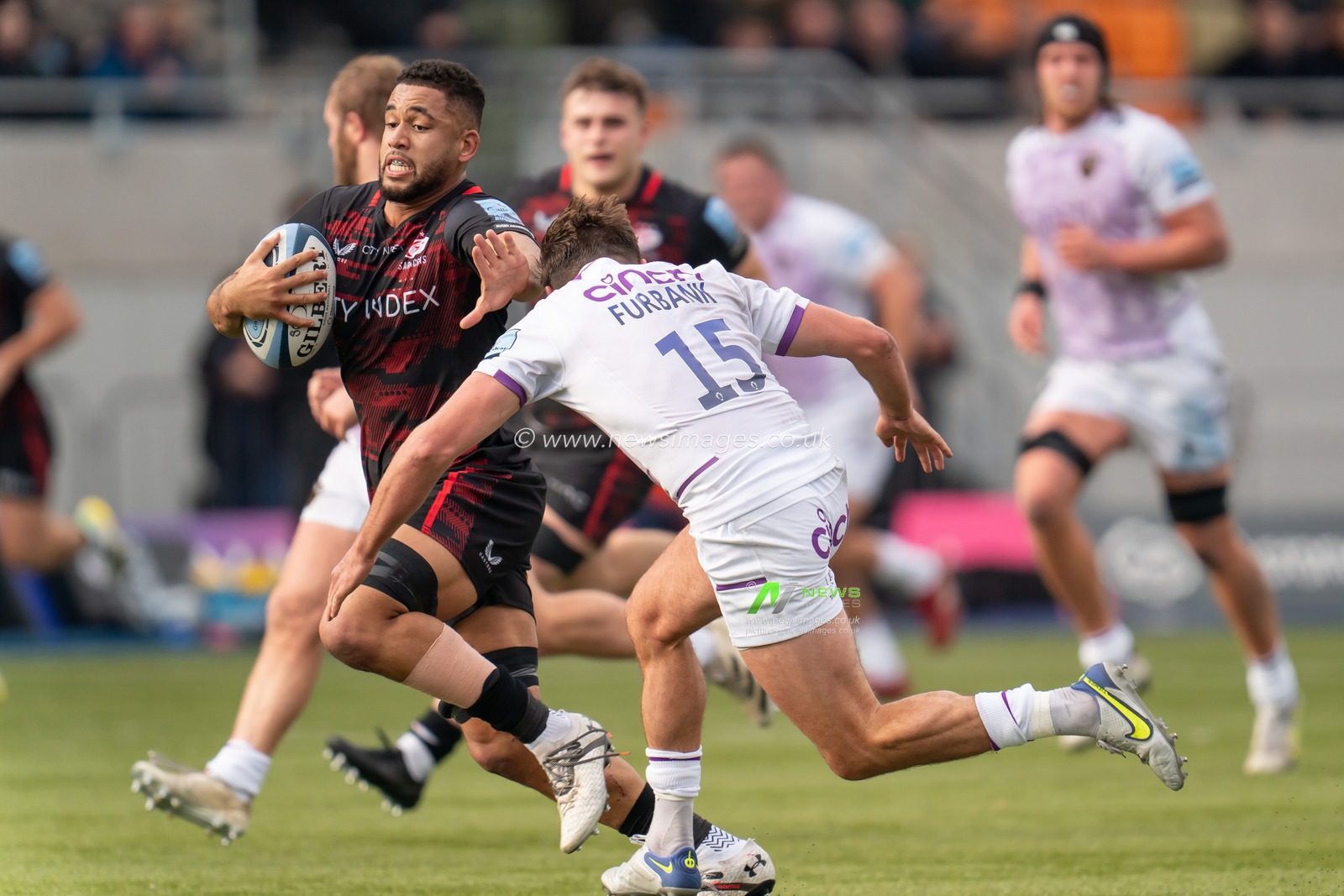 Andy Christie #6 of Saracens battles with  George Furbank #15 of Northampton Saints during the Gallagher Premiership match Saracens vs Northampton Saints at StoneX Stadium, London, United Kingdom, 13th November 2022

(Photo by Richard Washbrooke/News Images)