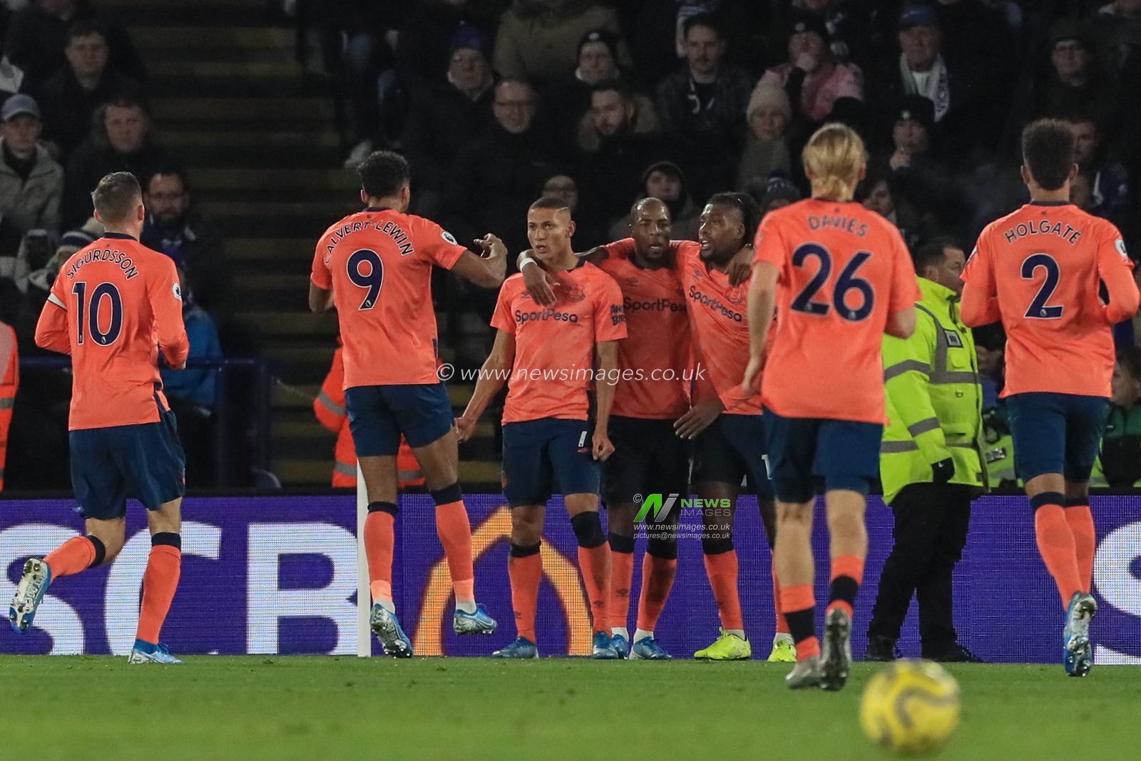 1st December 2019, King Power Stadium, Leicester, England; Premier League, Leicester City v Everton : Richarlison (7) of Everton celebrates his goal to make it 0-1


Credit: Mark Cosgrove/News Images