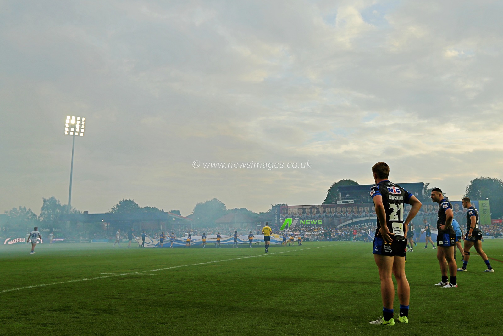 Alfie Edgell of Leeds Rhinos prepares for kick off before the Betfred Super League round 20 match Wakefield Trinity vs Leeds Rhinos at DIY Kitchens Stadium, Wakefield, United Kingdom, 24th July 2025

(Photo by Sam Eaden/News Images)