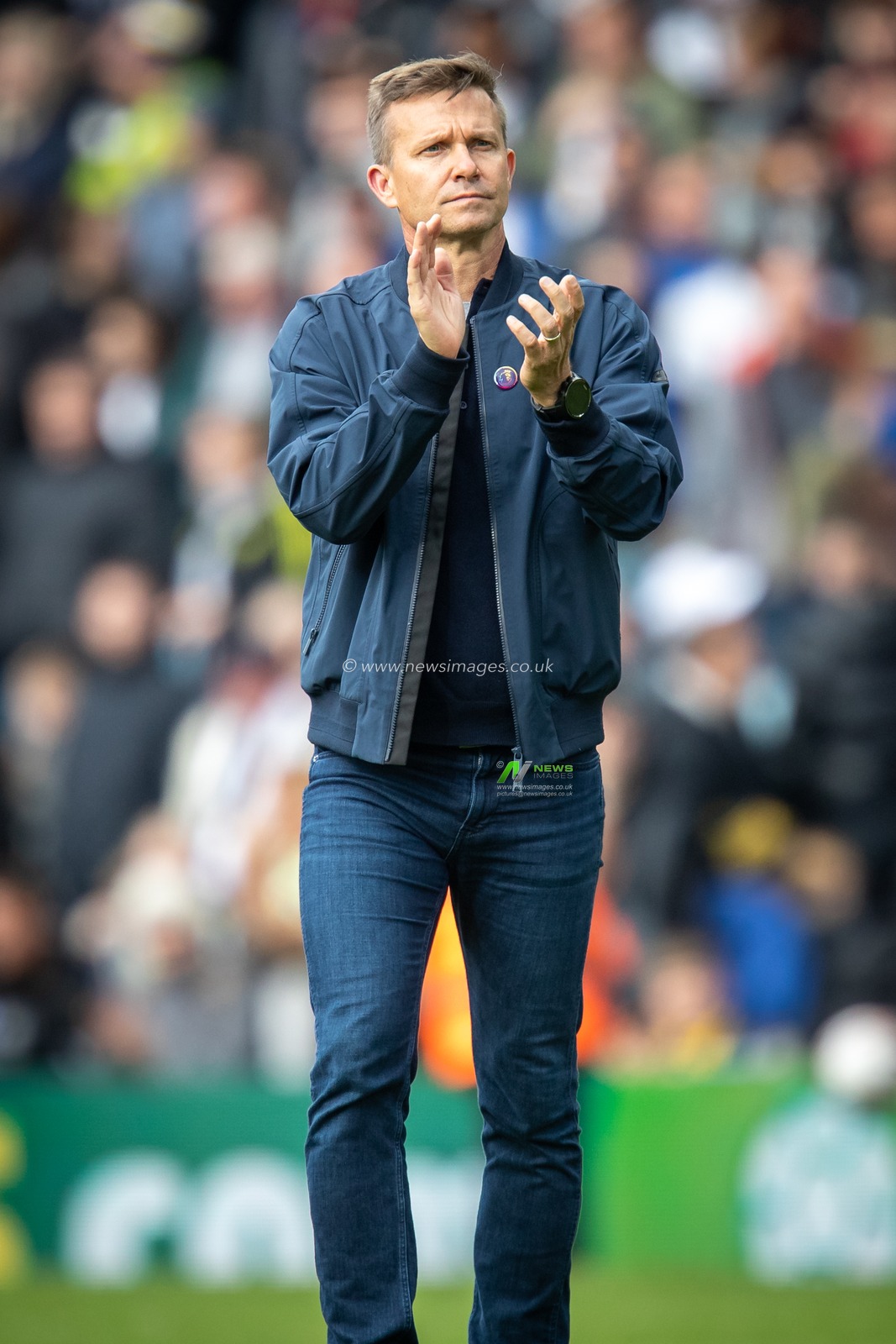 Jesse Marsch manager of Leeds United claps his hands and applauds the supporters at full-time after the Premier League match Leeds United vs Fulham at Elland Road, Leeds, United Kingdom, 23rd October 2022

(Photo by James Heaton/News Images)