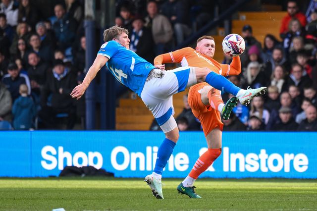 Sonny Carey of Blackpool and Lewis Bate of Stockport County battle for the ball during the Sky Bet League 1 match Stockport County vs Blackpool at Edgeley Park Stadium, Stockport, United Kingdom, 1st March 2025

(Photo by Craig Thomas/News Images)