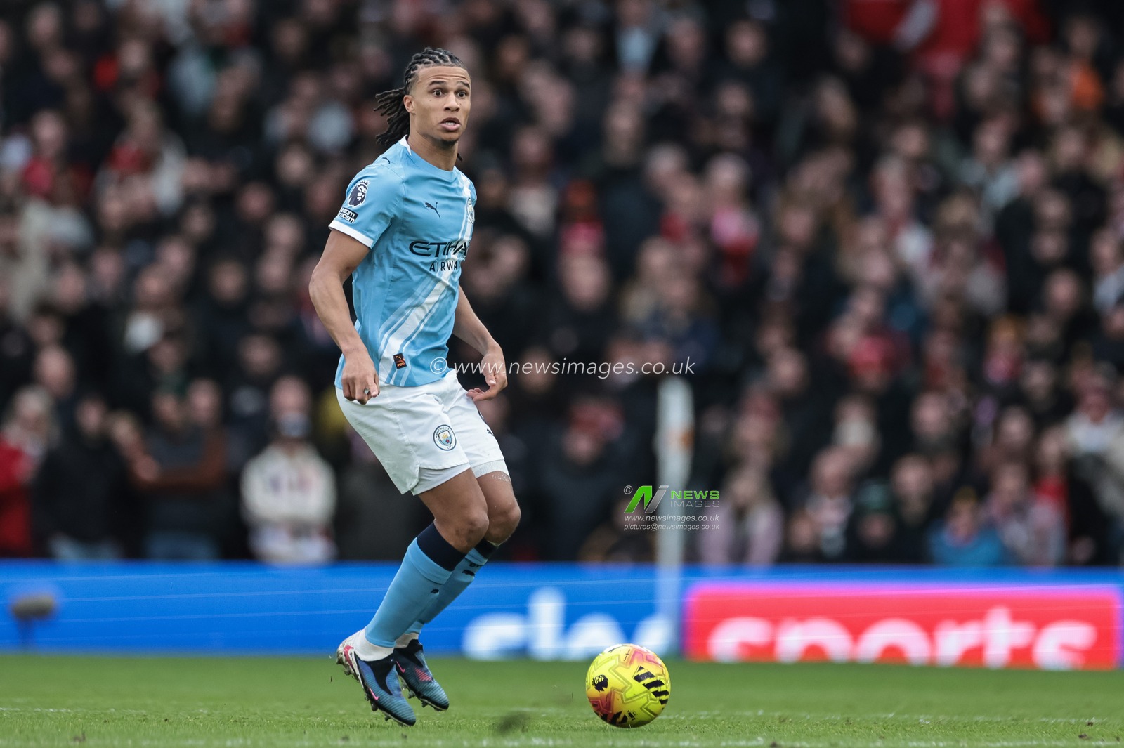 Nathan Ake of Manchester City the ball during the Premier League match Manchester United vs Manchester City at Old Trafford, Manchester, United Kingdom, 17th January 2026

(Photo by Mark Cosgrove/News Images)
