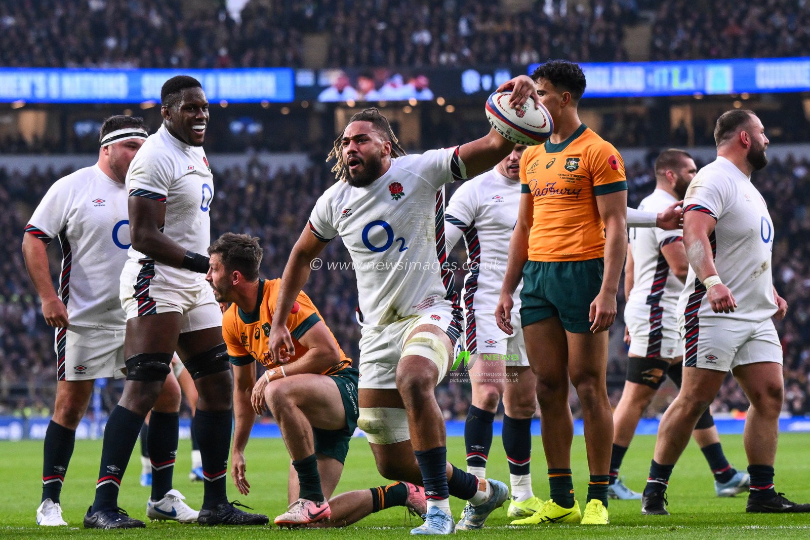 Chandler Cunningham-South of England celebrates his try during the Autumn Nations Series match England vs Australia at Allianz Stadium, Twickenham, United Kingdom, 8th November 2024

(Photo by Craig Thomas/News Images)