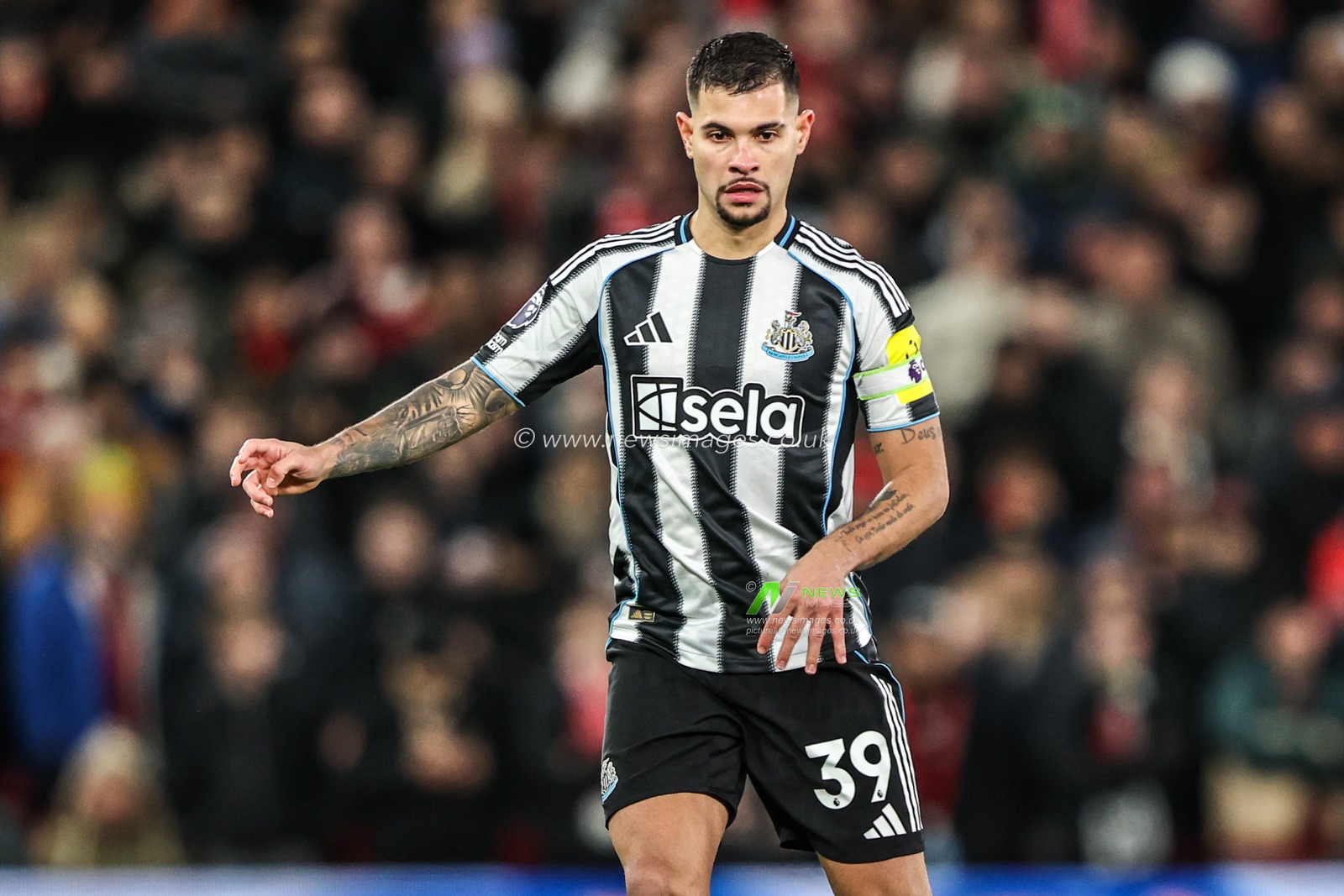 Bruno Guimaraes of Newcastle United during the Premier League match Manchester United vs Newcastle United at Old Trafford, Manchester, United Kingdom, 26th December 2025

(Photo by Alfie Cosgrove/News Images)

*** GER AUT SUI OUT ***
