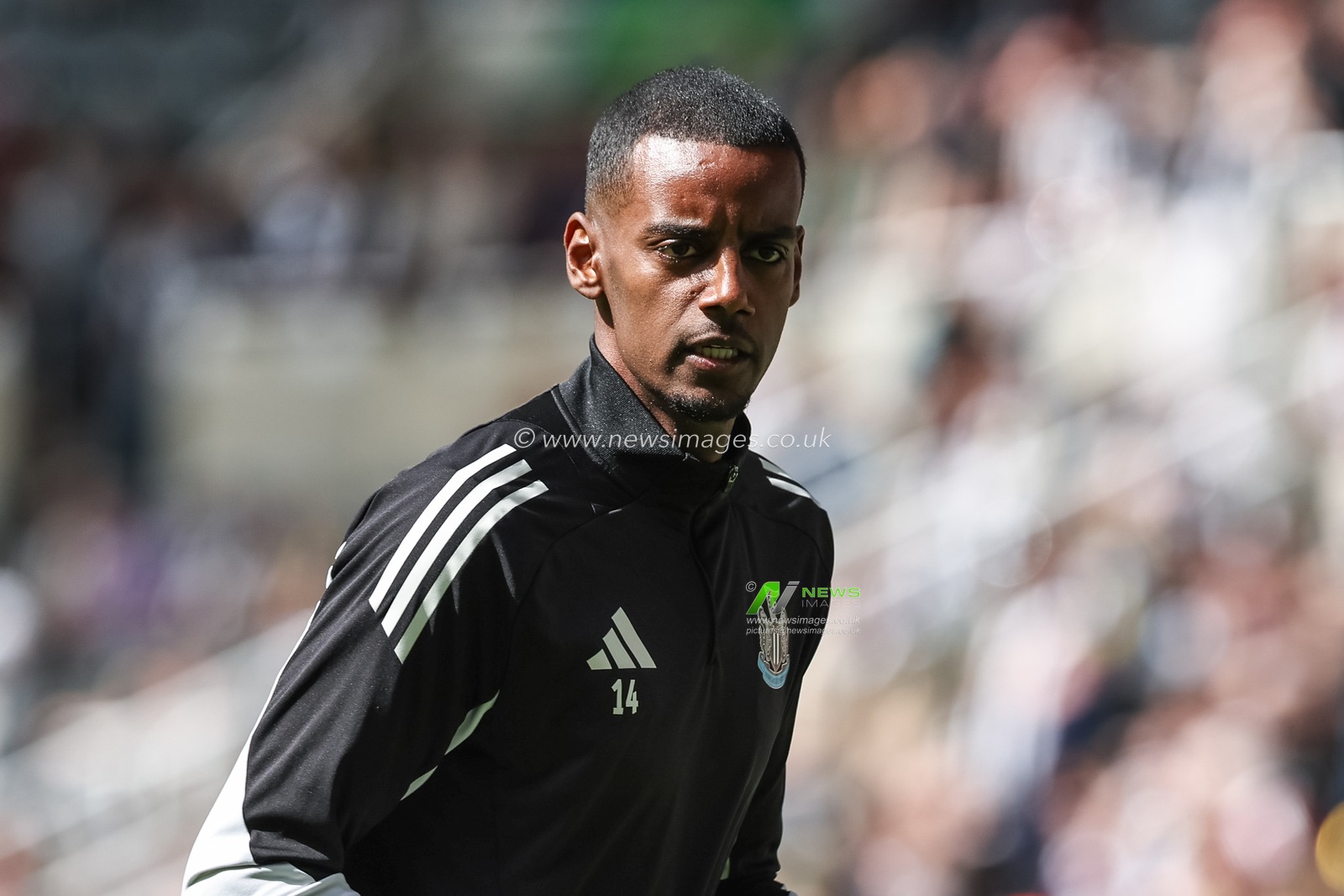 Alexander Isak of Newcastle United in the pregame warmup session during the Premier League match Newcastle United vs Everton at St. James's Park, Newcastle, United Kingdom, 25th May 2025

(Photo by Mark Cosgrove/News Images)