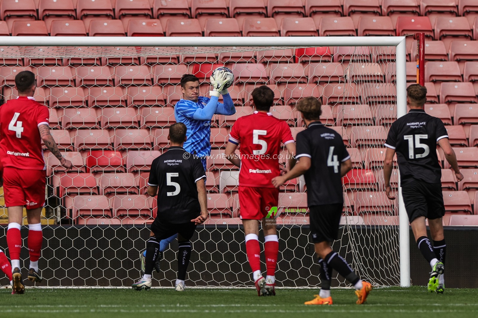 Liam Roberts #1 of Barnsley in action during the Pre-season friendly match Barnsley vs Crewe Alexandra at Oakwell, Barnsley, United Kingdom, 29th July 2023

(Photo by Mark Cosgrove/News Images)