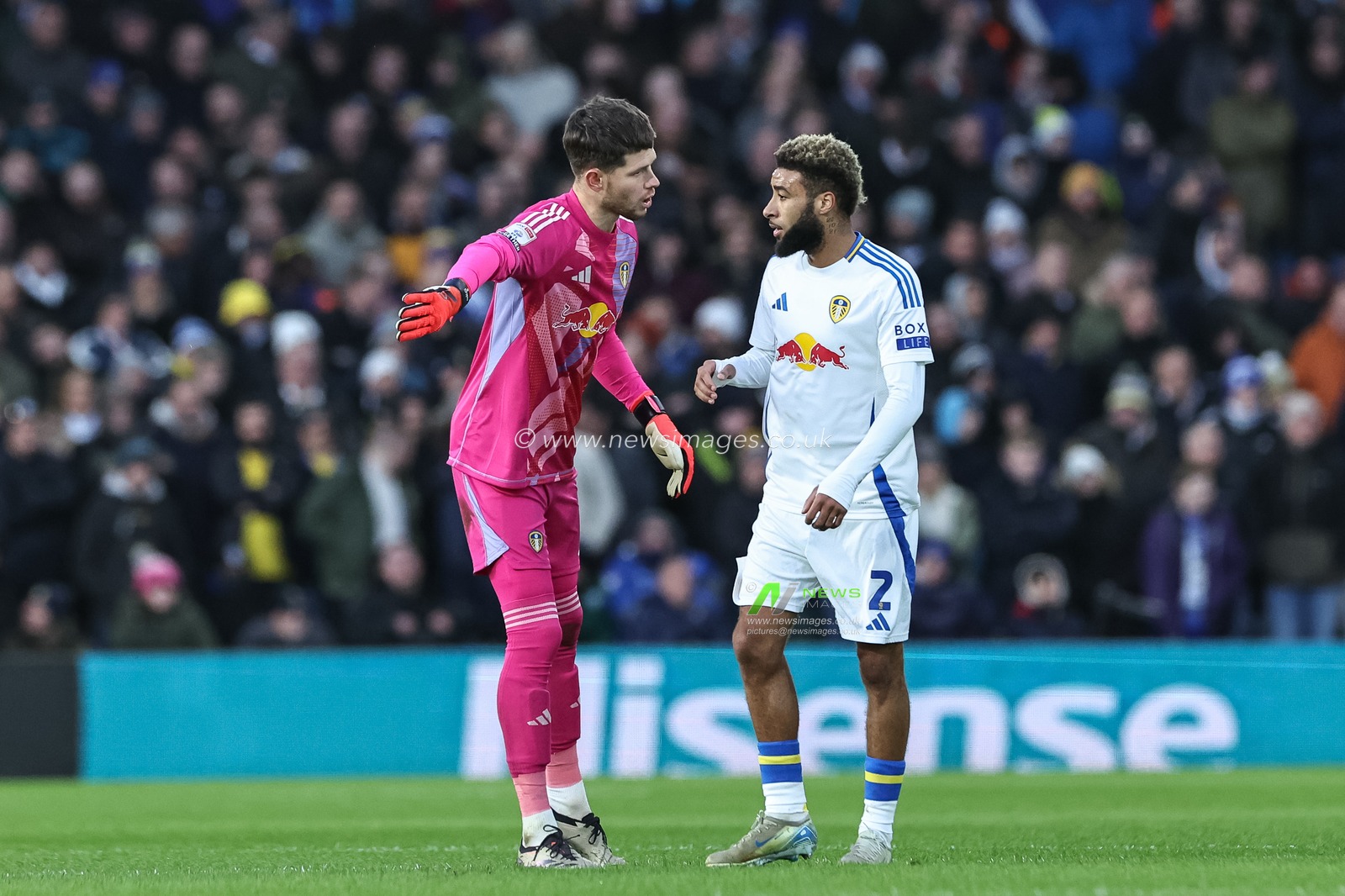 Illan Meslier of Leeds United speaks to Jayden Bogle of Leeds United during the Sky Bet Championship match Leeds United vs Oxford United at Elland Road, Leeds, United Kingdom, 21st December 2024

(Photo by Mark Cosgrove/News Images)