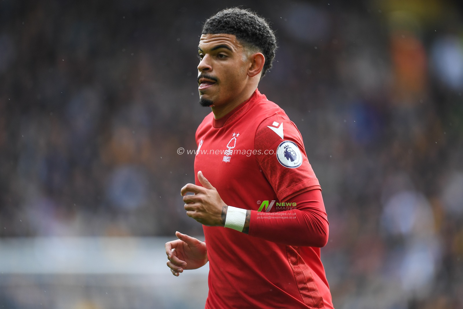 Morgan Gibbs-White #10 of Nottingham Forest during the Premier League match Wolverhampton Wanderers vs Nottingham Forest at Molineux, Wolverhampton, United Kingdom, 15th October 2022

(Photo by Mike Jones/News Images)