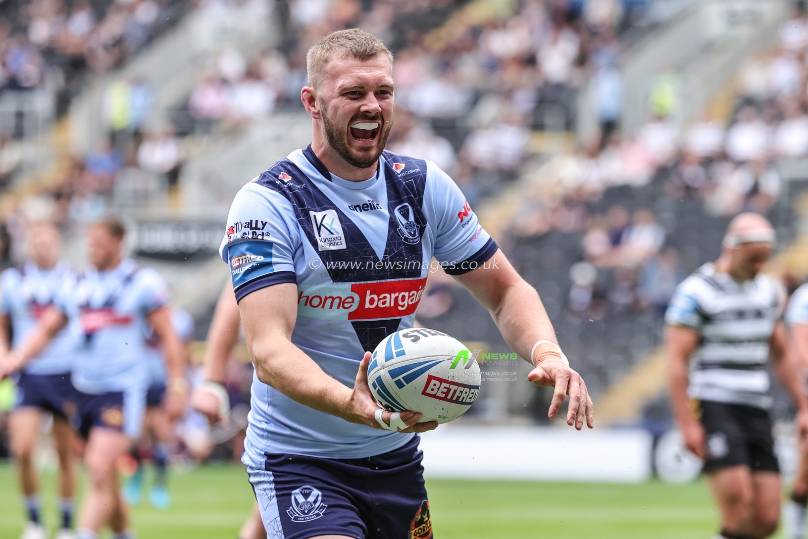 Joe Batchelor #12 of St Helens celebrates his try during the Betfred Challenge Cup match Hull FC vs St Helens at MKM Stadium, Hull, United Kingdom, 17th June 2023

(Photo by Mark Cosgrove/News Images)