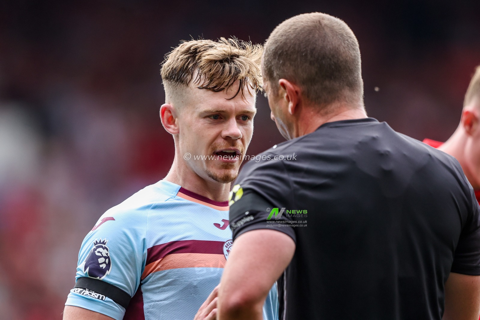 Keane Lewis-Potter of Brentford speaks to Referee Peter Banks during the Premier League match Nottingham Forest vs Brentford at City Ground, Nottingham, United Kingdom, 17th August 2025

(Photo by Alfie Cosgrove/News Images)