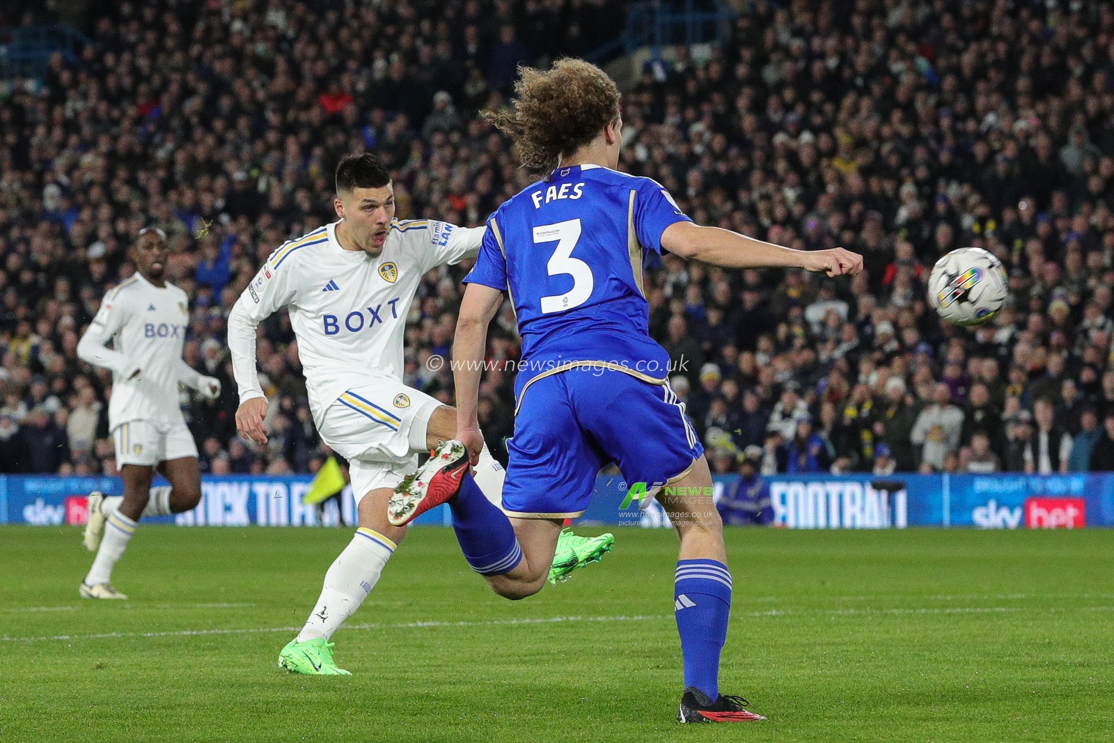 JoÃ«l Piroe of Leeds United takes a shot but is off target during the Sky Bet Championship match Leeds United vs Leicester City at Elland Road, Leeds, United Kingdom, 23rd February 2024

(Photo by James Heaton/News Images)