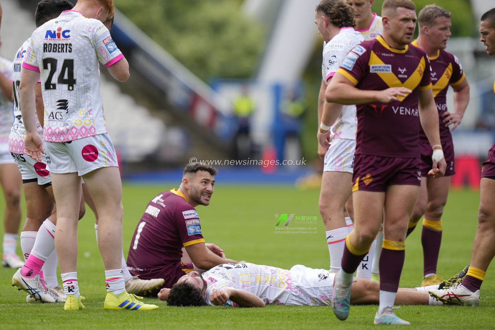 James Bentley #11 of Leeds Rhinos lies prone on the ground after a collision with Jake Connor #1 of Huddersfield Giants during the Betfred Super League Round 23 match Huddersfield Giants vs Leeds Rhinos at John Smith's Stadium, Huddersfield, United Kingdom, 27th August 2023

(Photo by Steve Flynn/News Images)