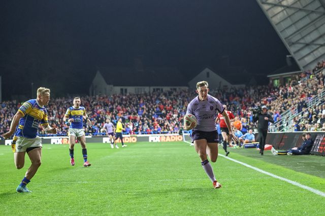 Jack Broadbent of Hull KR goes over for a try during the Betfred Super League round 9 match Leeds Rhinos vs Hull KR at Headingley Stadium, Leeds, United Kingdom, 25th April 2025

(Photo by Mark Cosgrove/News Images)