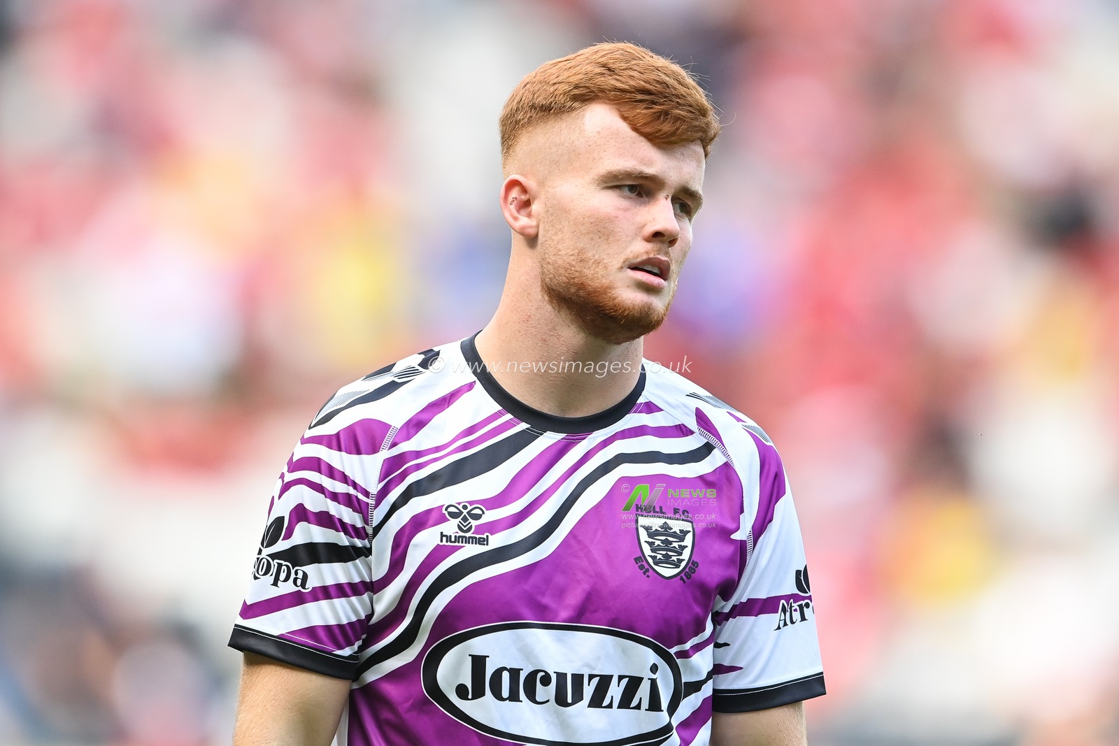 Ellis Longstaff #38 of Hull FC during pre match warm up ahead of the Betfred Super League match Hull FC vs Hull KR at MKM Stadium, Hull, United Kingdom, 3rd September 2022

(Photo by Craig Thomas/News Images)