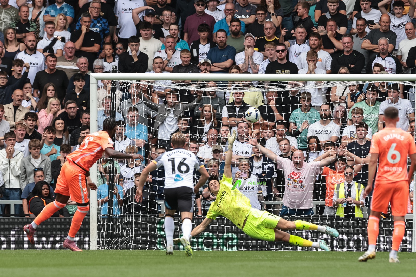 Haji Wright of Coventry City scores a penalty to make it 1-2 during the Sky Bet Championship match Derby County vs Coventry City at Pride Park Stadium, Derby, United Kingdom, 16th August 2025

(Photo by Mark Cosgrove/News Images)