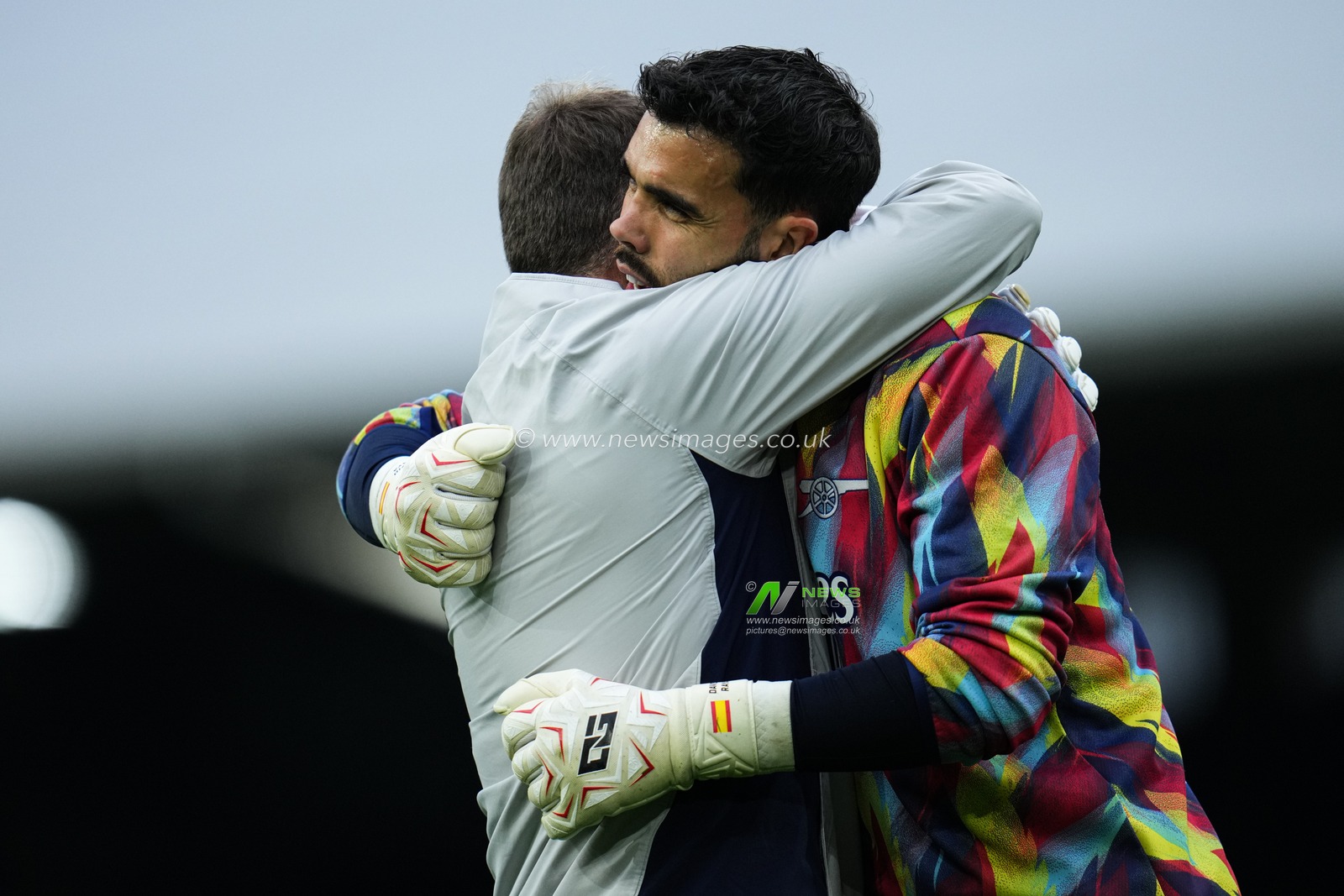 David Raya goalkeeper of Arsenal with goalkeeping coach ahead of the Premier League match Fulham vs Arsenal at Craven Cottage, London, United Kingdom, 18th October 2025

(Photo by Harvey Murphy/News Images)