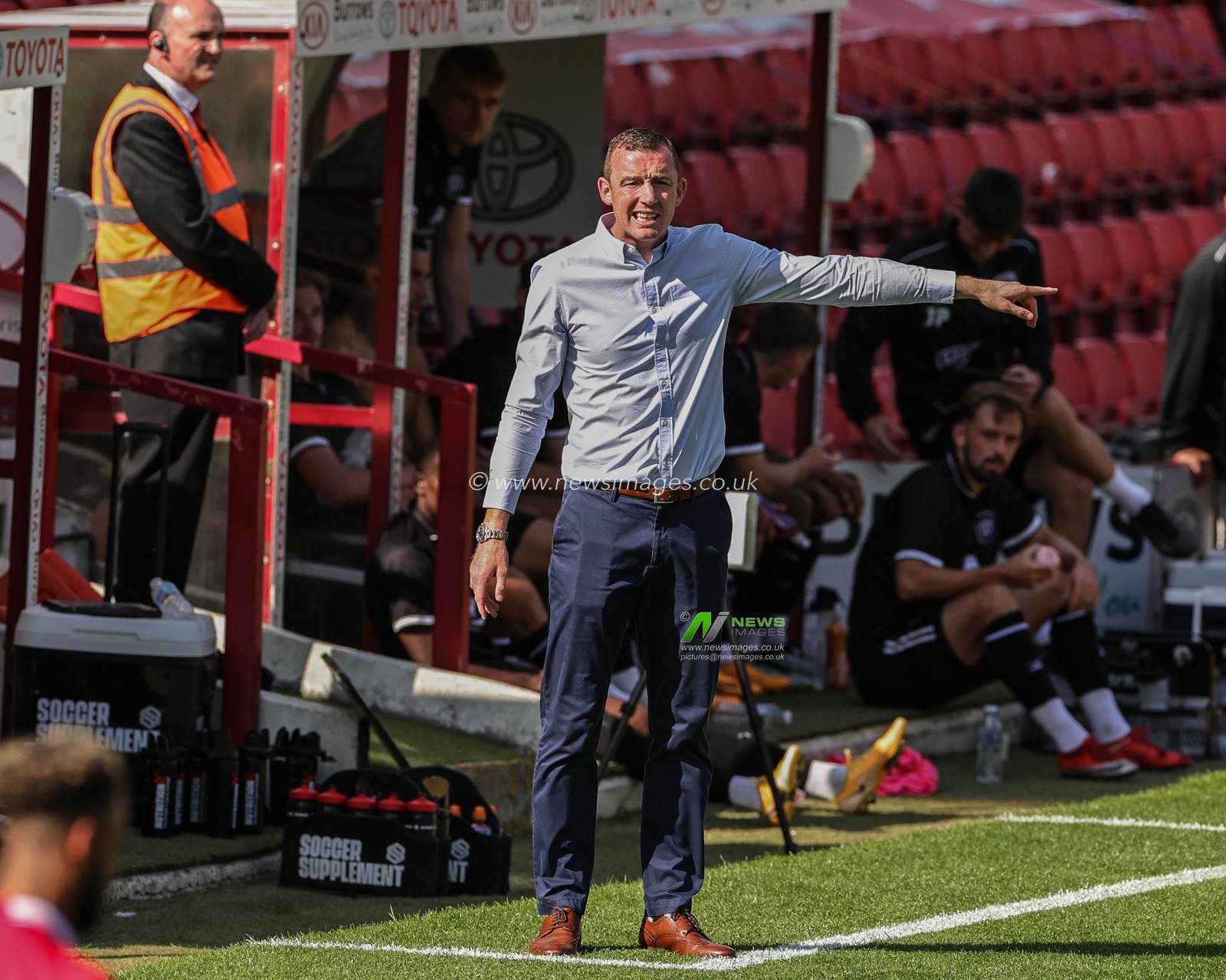 Neill Collins Head coach of Barnsley during the Pre-season friendly match Barnsley vs Crewe Alexandra at Oakwell, Barnsley, United Kingdom, 29th July 2023

(Photo by Mark Cosgrove/News Images)
