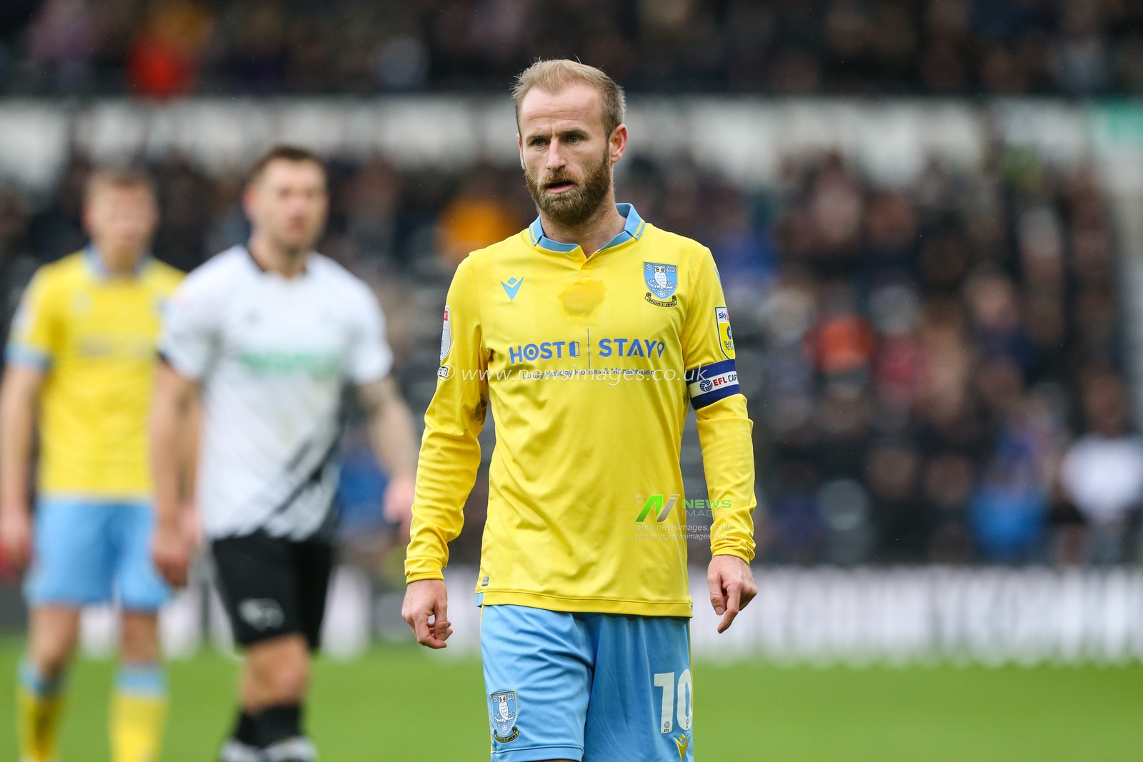 Barry Bannan #10 of Sheffield Wednesday during the Sky Bet League 1 match Derby County vs Sheffield Wednesday at Pride Park Stadium, Derby, United Kingdom, 3rd December 2022

(Photo by Arron Gent/News Images)