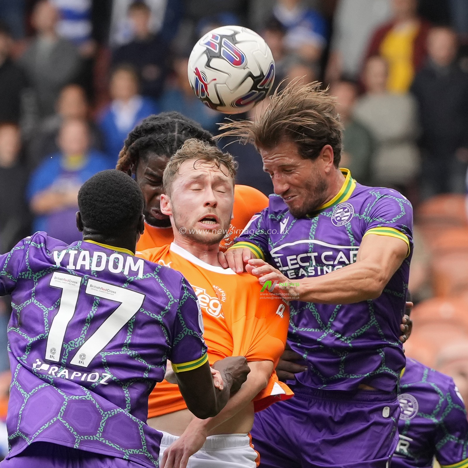 Matthew Pennington #5 of Blackpool competes for a header with Sam Hutchinson #23 of Reading during the Sky Bet League 1 match Blackpool vs Reading at Bloomfield Road, Blackpool, United Kingdom, 23rd September 2023

(Photo by Steve Flynn/News Images)