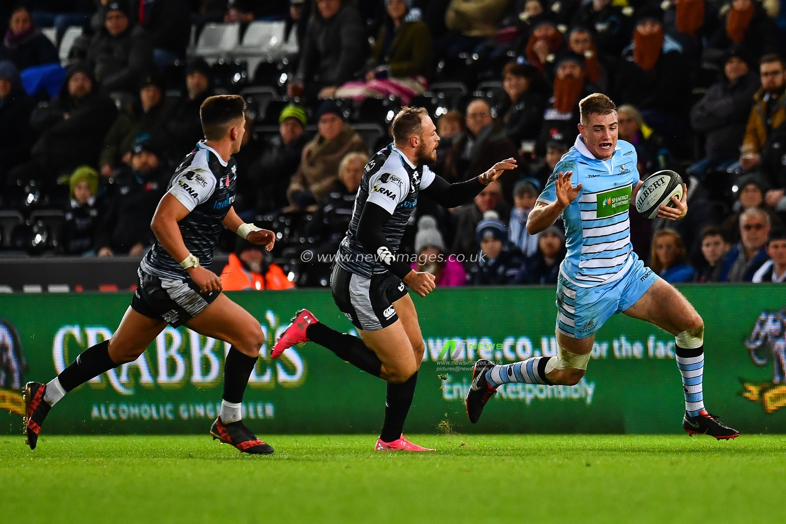 2nd November, Liberty Stadium , Swansea, Wales ; Guinness pro 14's Ospreys Rugby v Glasgow Warriors ; Stafford McDowall of Glasgow Warriors makes a break 

Credit: Craig Thomas/News Images