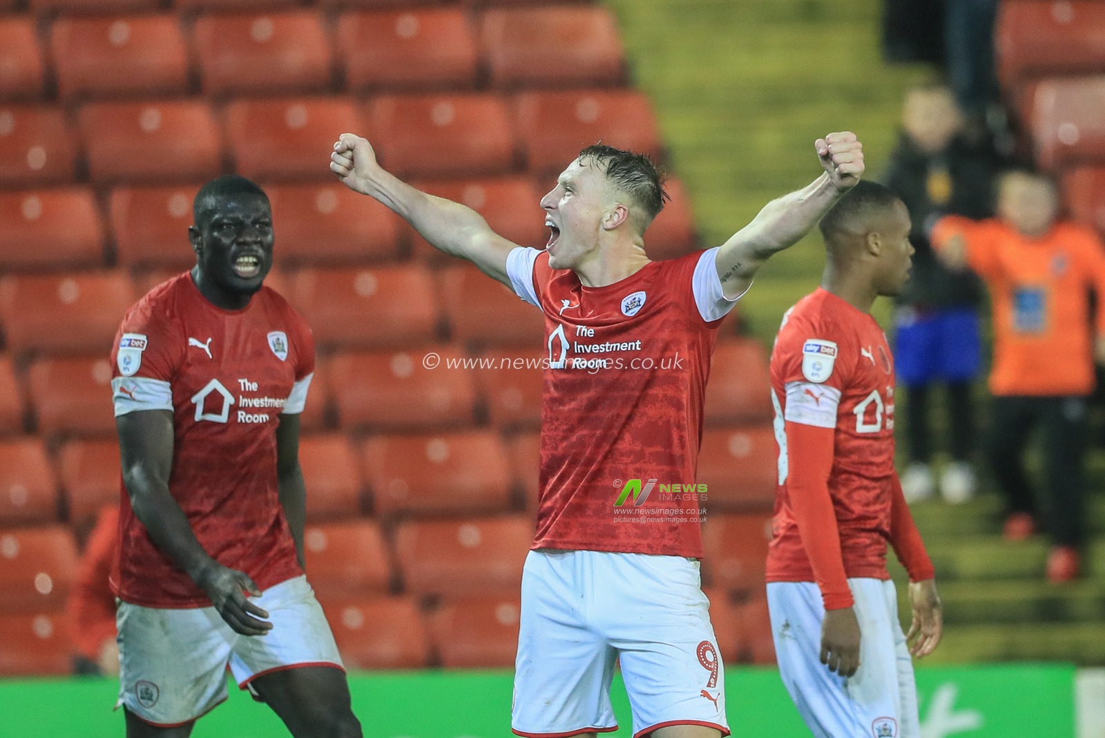 1st November 2019, Oakwell, Barnsley, England; Sky Bet Championship, Barnsley v Bristol City : Cauley Woodrow (9) of Barnsley celebrates his goal to make it 2-2

Credit: Mark Cosgrove/News Images
