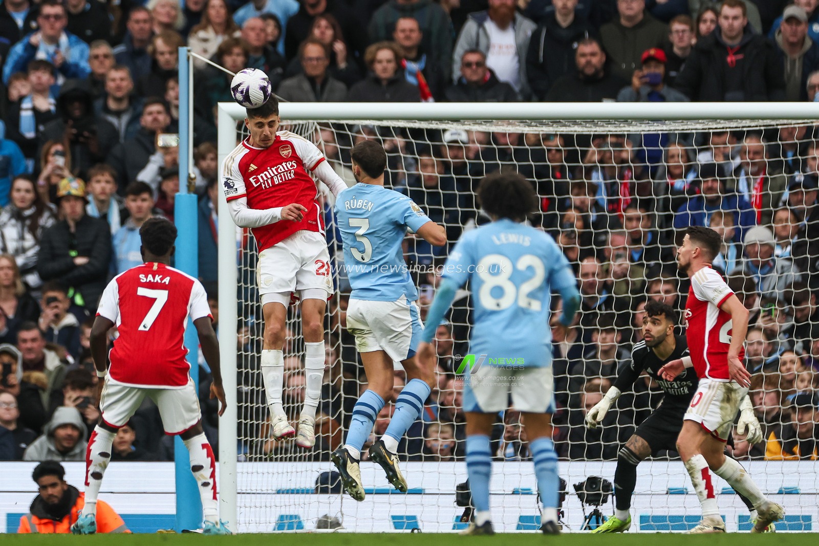 Kai Havertz of Arsenal heads clear during the Premier League match Manchester City vs Arsenal at Etihad Stadium, Manchester, United Kingdom, 31st March 2024

(Photo by Mark Cosgrove/News Images)