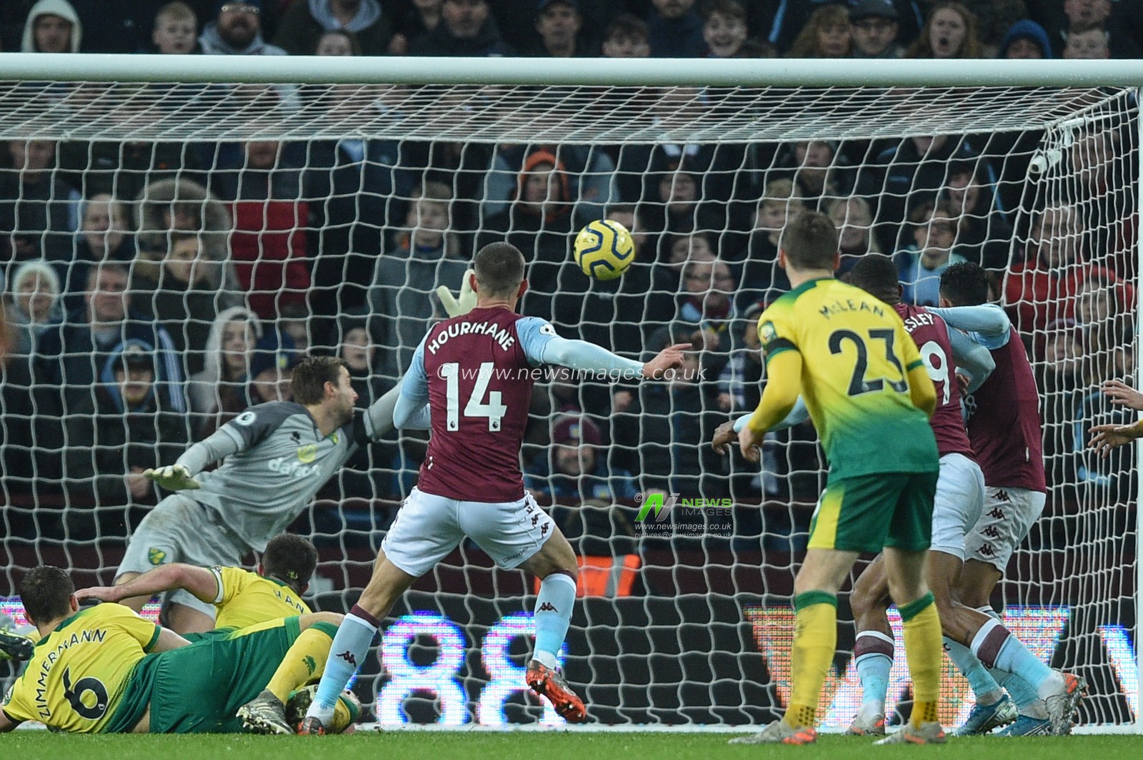 26th December 2019, Villa Park, Birmingham, England; Premier League, Aston Villa v Norwich City : Conor Hourihane (14) of Aston Villa scores making it 1-0

Credit: Richard Long/News Images