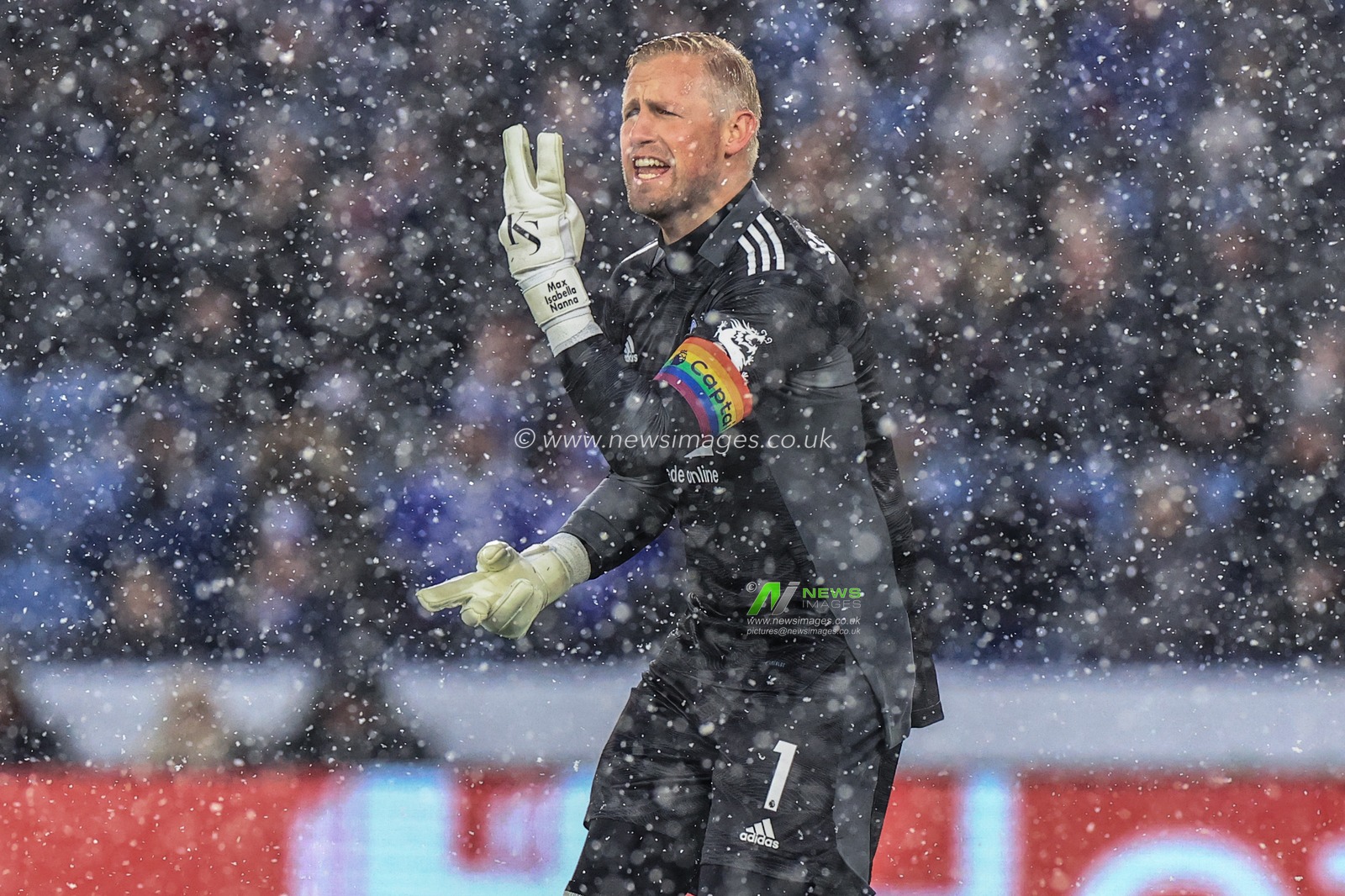 Kasper Schmeichel #1 of Leicester City gives his team instructions