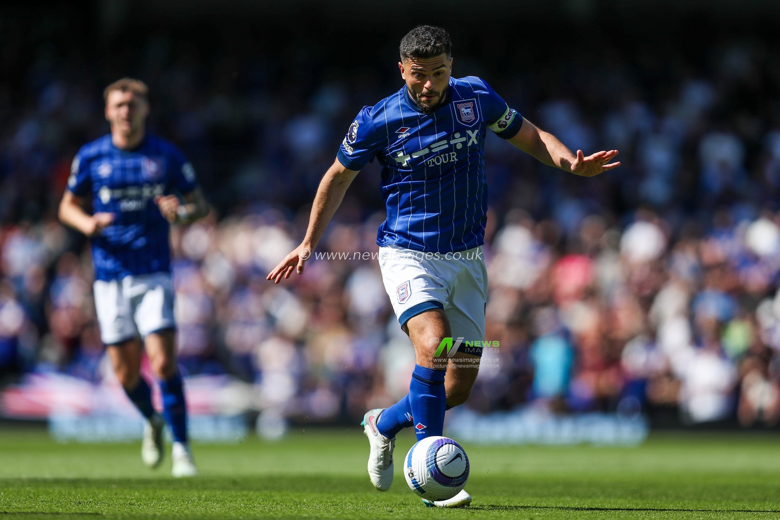 Sam Morsy of Ipswich Town breaks with the ball during the Premier League match Ipswich Town vs Brentford at Portman Road, Ipswich, United Kingdom, 10th May 2025

(Photo by Izzy Poles/News Images)