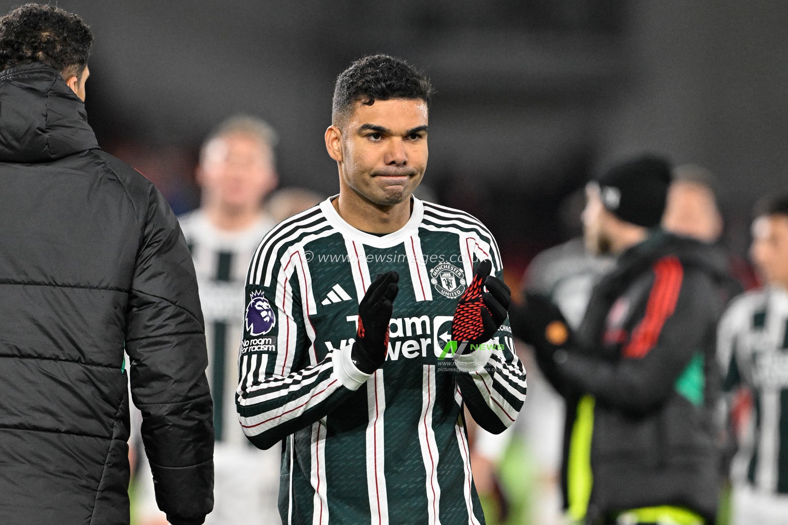Casemiro of Manchester United applauds the travelling fans after the game during the Premier League match Brentford vs Manchester United at The Gtech Community Stadium, London, United Kingdom, 30th March 2024

(Photo by Cody Froggatt/News Images)