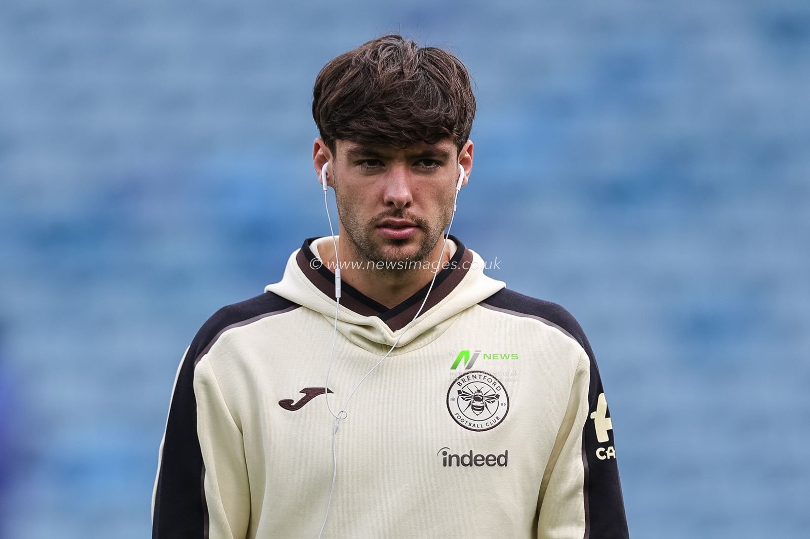 Aaron Hickey of Brentford arrives during the Premier League match Leeds United vs Brentford at Elland Road, Leeds, United Kingdom on 30 August 2026

(Photo by Mark Cosgrove/News Images)