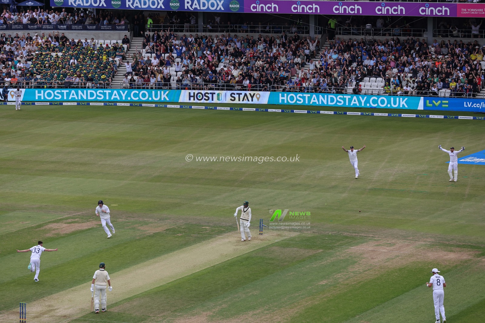 Usman Khawaja of Australia is bowled out by Mark Wood of England during the LV= Insurance Ashes Third Test Series Day 1 England v Australia at Headingley Stadium, Leeds, United Kingdom, 6th July 2023

(Photo by Mark Cosgrove/News Images)