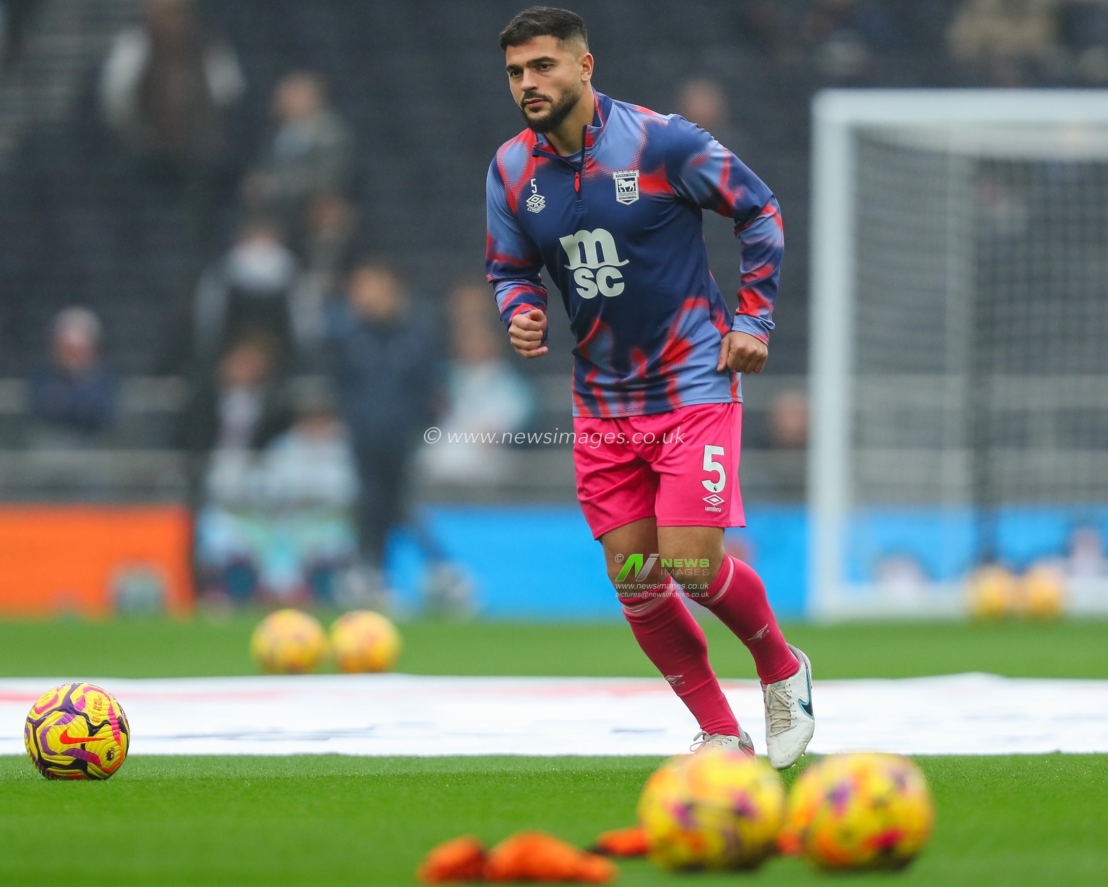 Sam Morsy of Ipswich Town warms up prior to the Premier League match Tottenham Hotspur vs Ipswich Town at Tottenham Hotspur Stadium, London, United Kingdom, 10th November 2024

(Photo by Izzy Poles/News Images)