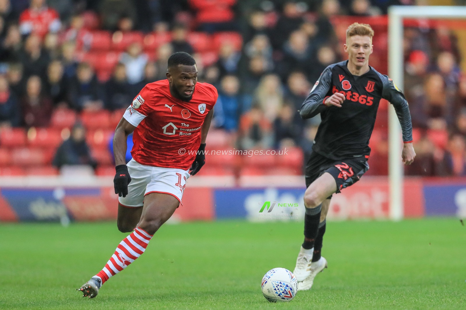 9th November 2019, Oakwell, Barnsley, England; Sky Bet Championship, Barnsley v Stoke City : Dimitri Cavare (12) of Barnsley breaks as Tom Edwards (2) of Stoke City tracks him

Credit: Mark Cosgrove/News Images