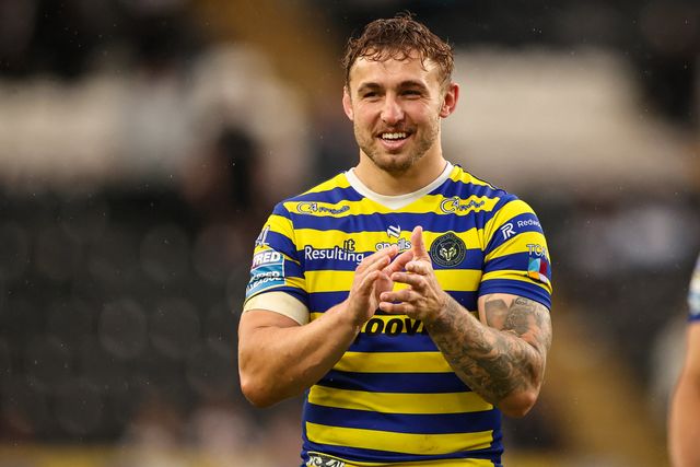 Warrington players applaud the fans a the final whistle during the Betfred Super League round 25 match Hull FC vs Warrington Wolves at MKM Stadium, Hull, United Kingdom on 29 August 2026

(Photo by Alfie Cosgrove/News Images)