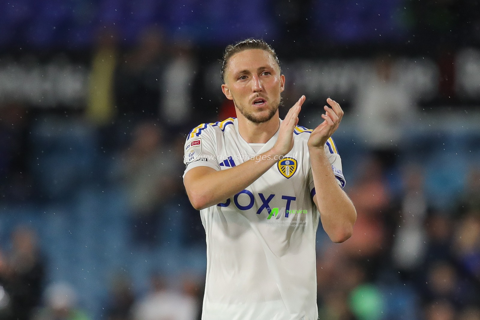 Luke Ayling #2 of Leeds United applauds the fans at the end of the Sky Bet Championship match Leeds United vs West Bromwich Albion at Elland Road, Leeds, United Kingdom, 18th August 2023

(Photo by James Heaton/News Images)