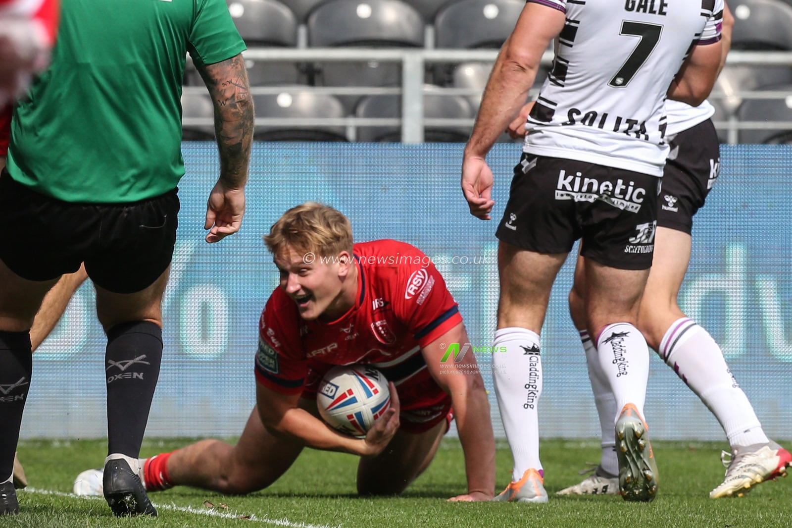 Will Tate #28 of Hull KR  goes over for a try to make it 4-0 during the Betfred Super League match Hull FC vs Hull KR at MKM Stadium, Hull, United Kingdom, 3rd September 2022

(Photo by David Greaves Photos/ Via/News Images)