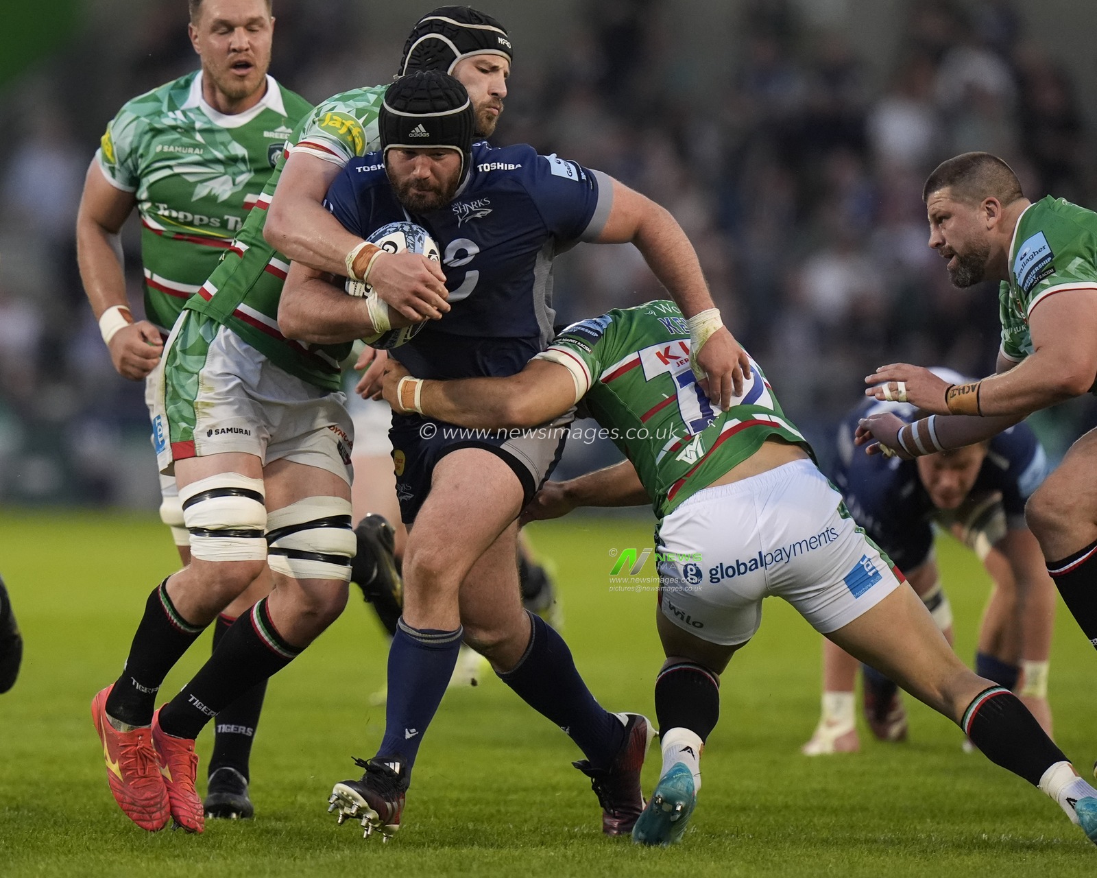 Sale Sharks prop Bevan Rodd runs at the Leicester Tigers defence during the Gallagher Premiership match Sale Sharks vs Leicester Tigers at Salford Community Stadium, Eccles, United Kingdom, 10th May 2024

(Photo by Steve Flynn/News Images)