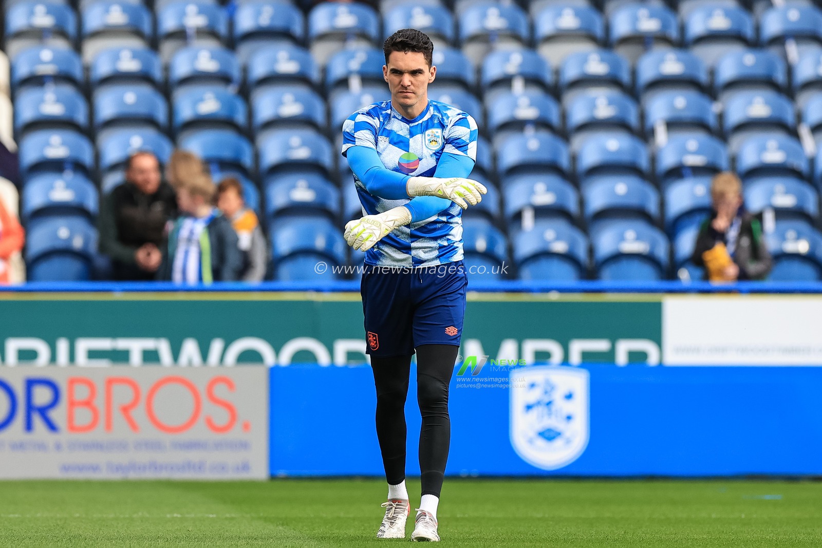 Lee Nicholls #21 of Huddersfield Town during the pre-game warmup