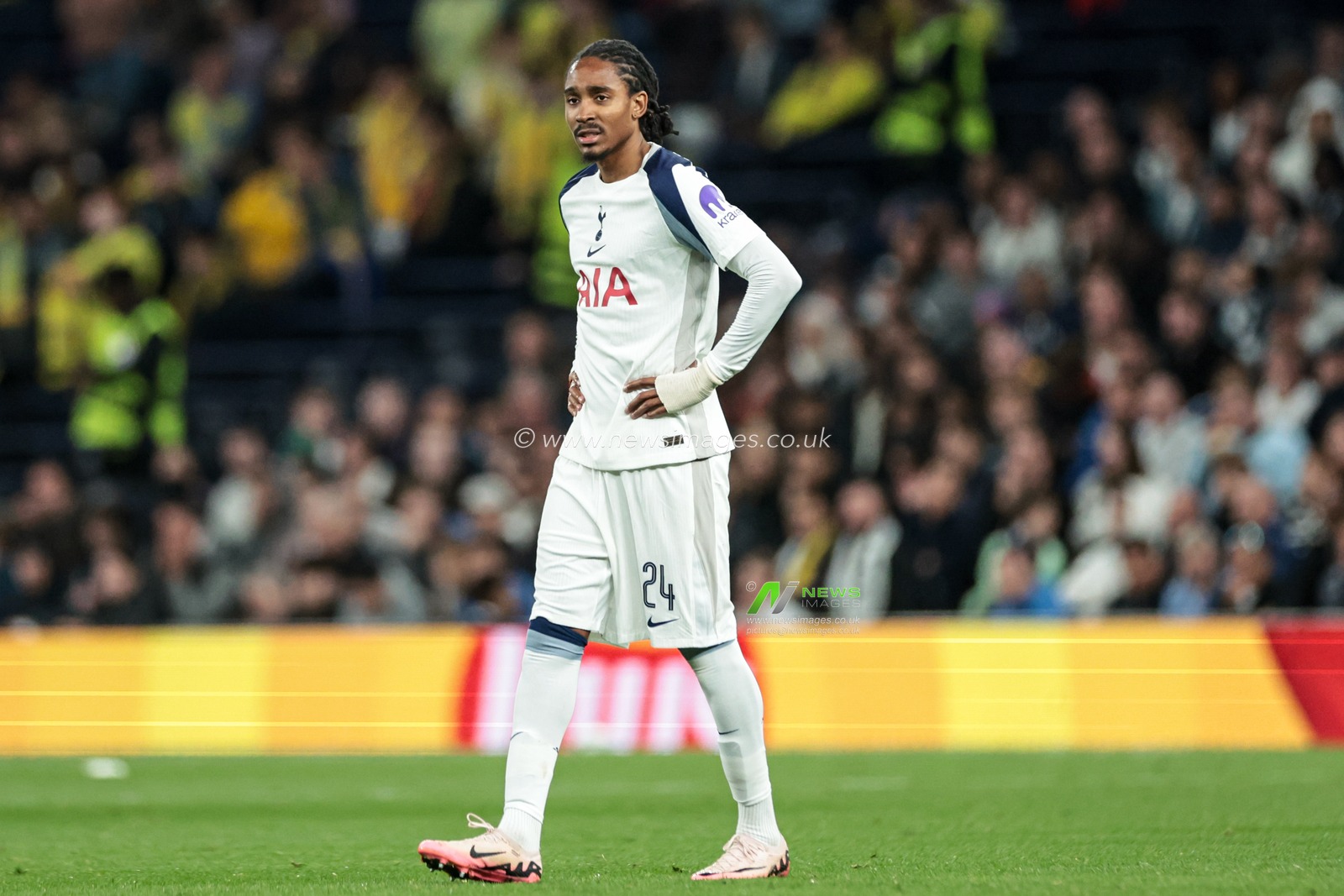 Djed Spence of Tottenham Hotspur during the UEFA Champions League match Tottenham Hotspur vs Villarreal at Tottenham Hotspur Stadium, London, United Kingdom, 16th September 2025

(Photo by Mark Cosgrove/News Images)