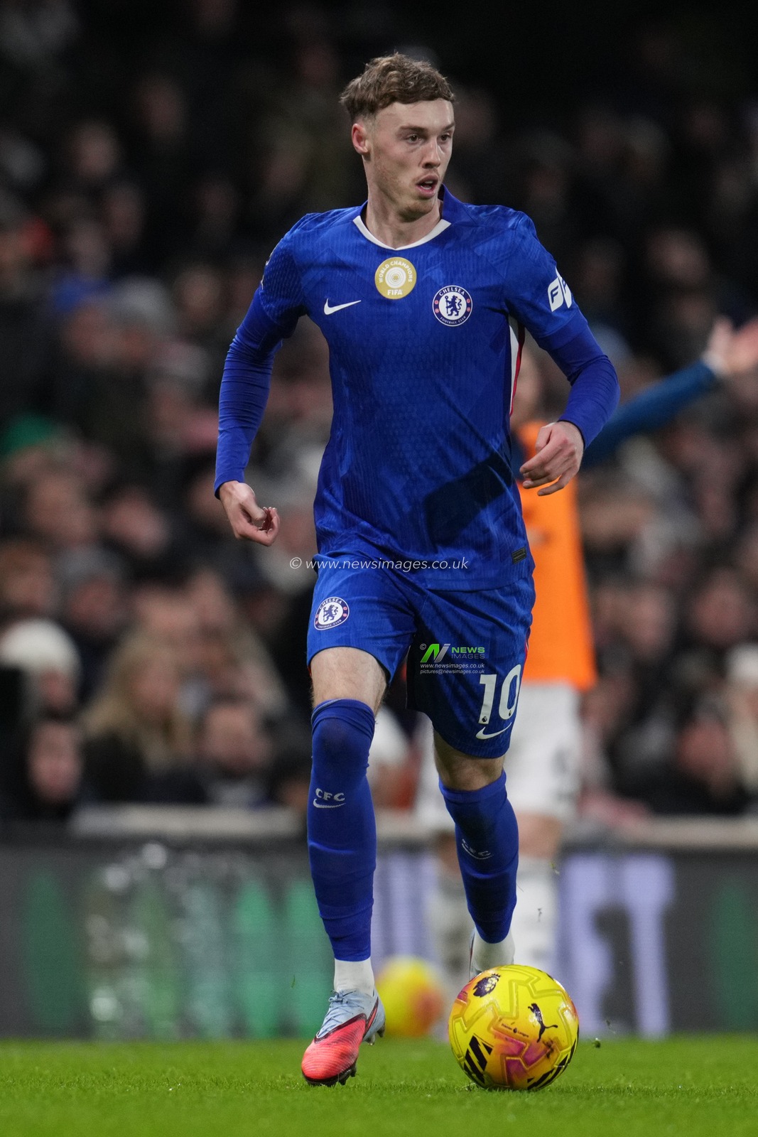 Cole Palmer of Chelsea on the ball during the Premier League match Fulham vs Chelsea at Craven Cottage, London, United Kingdom, 7th January 2026

(Photo by Harvey Murphy/News Images)

*** GER AUT SUI OUT ***