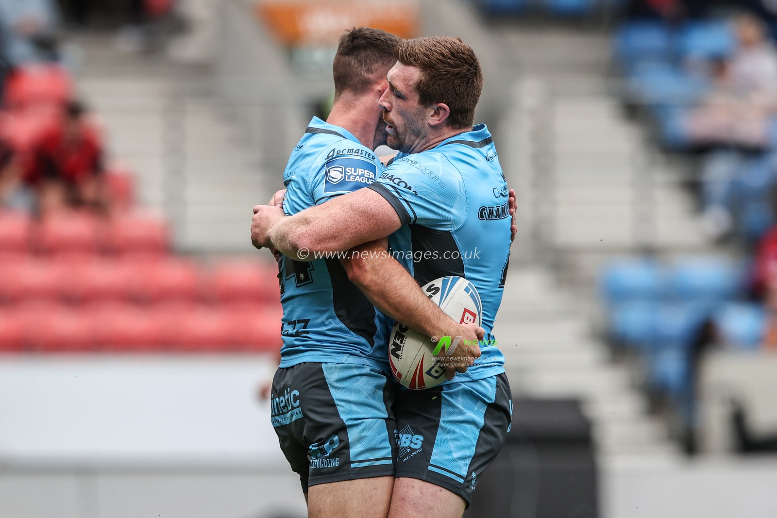Cade Cust of Hull FC celebrates his try during the Betfred Super League round 15 match Salford Red Devils vs Hull FC at Salford Community Stadium, Eccles, United Kingdom, 22nd June 2025

(Photo by Alfie Cosgrove/News Images)
