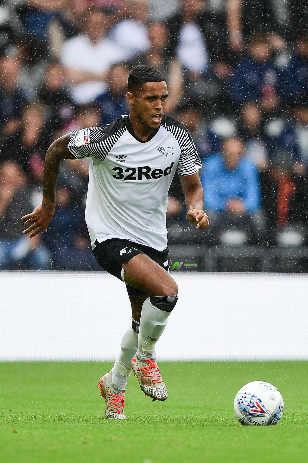 10th August 2019, Pride Park, Derby, England; Sky Bet Championship, Derby County vs Swansea City ; Max Lowe (25) of Derby County 

Credit: Jon Hobley/News Images 

English Football League images are subject to DataCo Licence